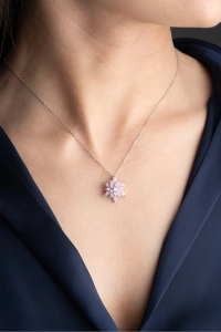 925 Ayar Gümüş Buzlu Açık Pembe Lotus Çiçeği Kolye